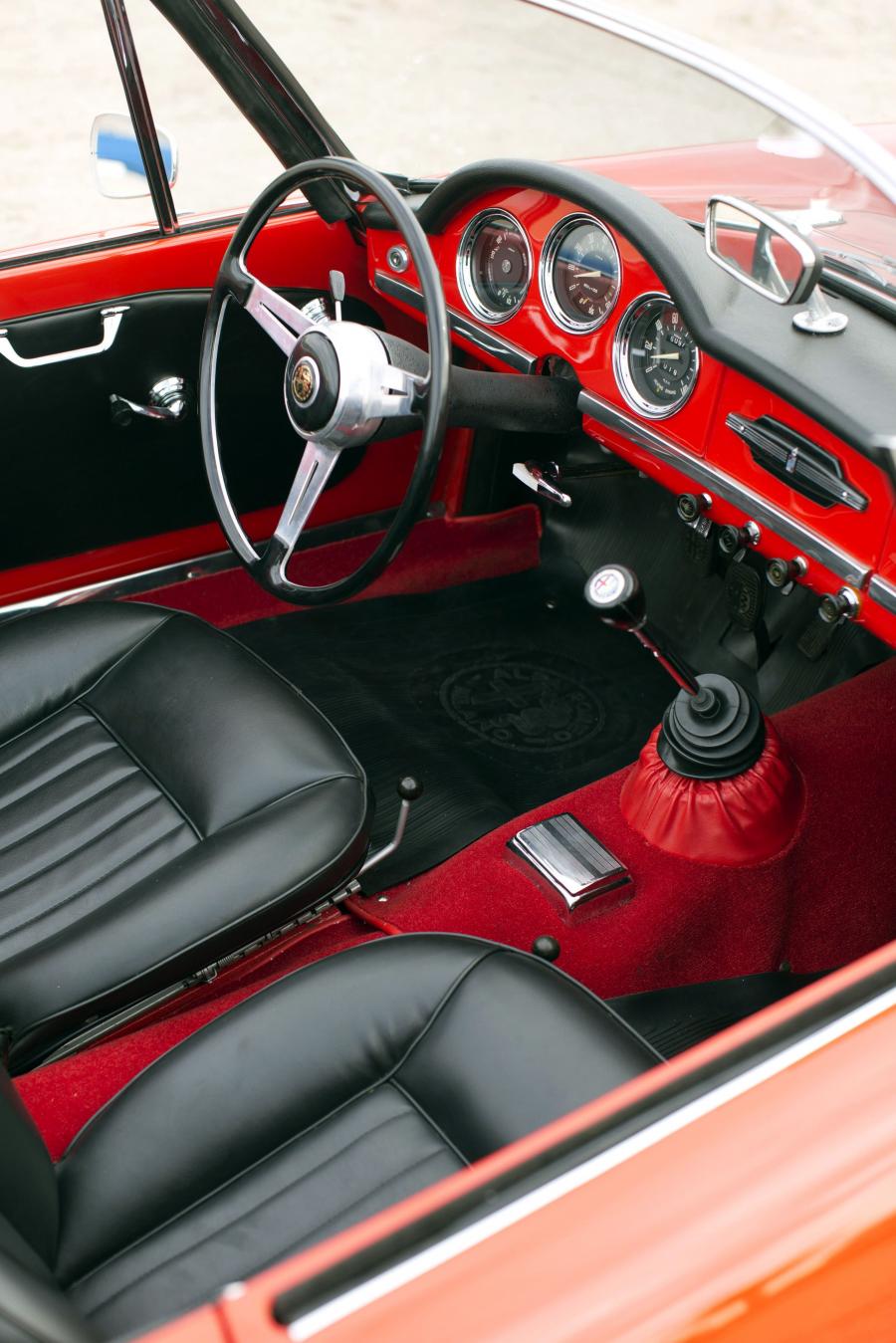 Интерьер Alfa Romeo Giulia 1600 Spider (101) 1962 года  (фото 27 из 28)
